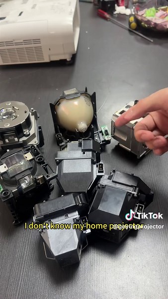 How to Fix a Dim Projector Light Bulb Issue