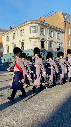 Grenadier Guards marching to Victoria Barracks💂🏻 #guards #grenadier #parade #army #marchingband #Grenadiers #grenadierguards #BritishArmy #fblifestyle | Julia Krishana