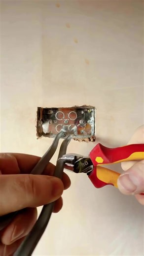 Stunning Sockets! 😍 Pocket Max is the star of the show! #electrician #sparky #electricianlife #electricianofinstagram #asmr