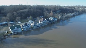 Southern Indiana homeowners along the Ohio River prep for potential flooding