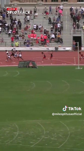 39.14 😱 Humble Atascocita runs the second-fastest U.S. HS boys 4x100m EVER, winning the UIL 6A boys title just behind their 38.92 national record. FOUR teams go under 40: Atascocita, Duncanville (38.47), Galena Park NS (39.79) and Katy Tompkins (39.85) #fyp #uilstate #trackandfield #sprints #relays #4x100