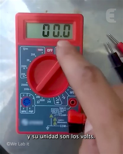 ¿Conoces la diferencia real entre tensión y corriente? ⚡️La teoría es tan importante como la práctica. Comprender estos conceptos te hace un profesional más completo. ☝🏽 #TensiónYCorriente #ConceptosEléctricos #ElectricistasProfesionales | Revista Eléctrica