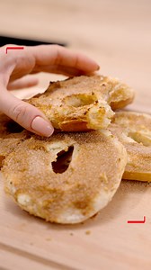 Bagel. Frischkäse. Zimt. Zucker. Und ab damit in unseren AIR-FRYER! 🥯😁 Diese schnellen Zimt-Zucker-Bagels MÜSST ihr ausprobieren! 😍 Wir haben sie bei 180 °C vier Minuten lang in unserer Dual Easy Fry & Grill gebacken. Und sie haben einfach himmlisch geschmeckt. 🤤 Enjoy! 🤗 Dual Easy Fry & Grill entdecken: https://www.tefal.de/p/dual-easy-fry-grill-doppelkammer-heißluftfritteuse-83-l-edelstahl-ey905d/1510002423?utm_source=Facebook&utm_medium=social_organic&utm_campaign=1PH9qL_DE_TEF_NSP_.NSF_
