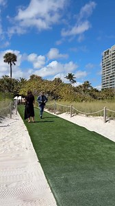 Jerry Seinfeld signs an autograph for his biggest fan in Miami | Pichichipixx