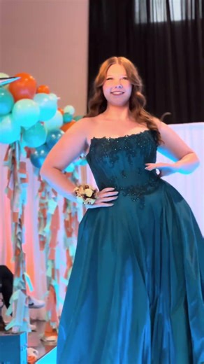 Our 5 pm fashion show was PERFECT #prom #model #fashionshow #runway