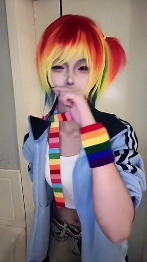 Rainbow Dash Cosplay in My Little Pony