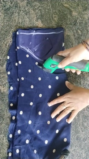 laining blouse cutting electric cutter 🫶😍#justastitch #fashion #viral #blouse