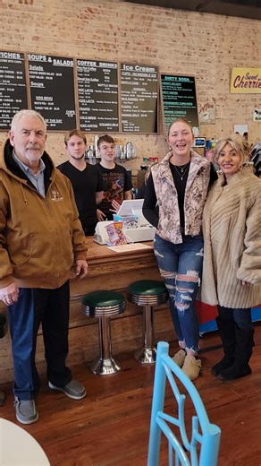 💘 Galentine’s Ladies Night Out just got extra sweet at Two Moo’s Frost & Fizz! 💘 They’re rolling out fun Valentine’s specials you do NOT want to miss: 🌸 Flower Bouquet Box delivered with your choice of delicious beverage (the cutest surprise gift!) 🍫 Galentine’s Dessert Deal featuring: • A Little Debbie Heart Cake Milkshake ❤️🥤 • OR a rich Brownie Milkshake option 🤎 Grab your girls, treat yourselves, and make Two Moo’s a must-stop during Galentine’s Ladies Night this Saturday, February 7th