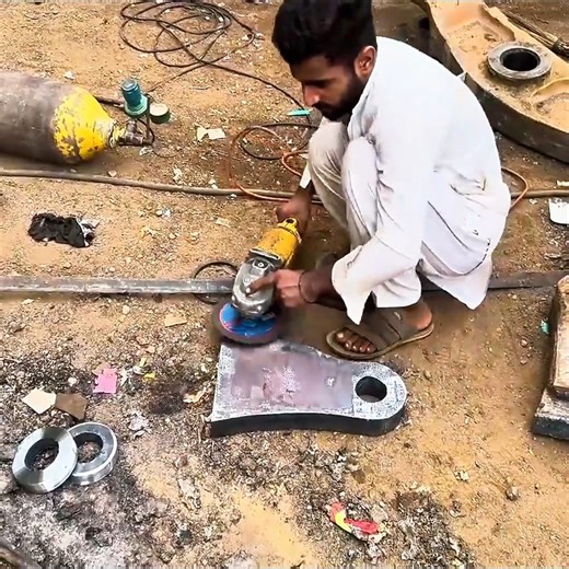 EP.1 🦾 Replacement of Cracked and Broken Caterpillar Loader Boom 🇵🇰🔥 Inside a Pakistani local welding workshop, expert mechanics repair and replace a damaged Caterpillar loader boom using skill, precision, and teamwork 👨‍🏭 From broken metal to full restoration — this process shows real craftsmanship ⚙️ #Caterpillar #Excavator #Repairing #Replacement #Restoration #AmazingProcess #IronStickWelder #HowTo #Loader #Bucket #Welding #Trading #Technology #PakistaniTruck #DiscoveringSkills | Supach