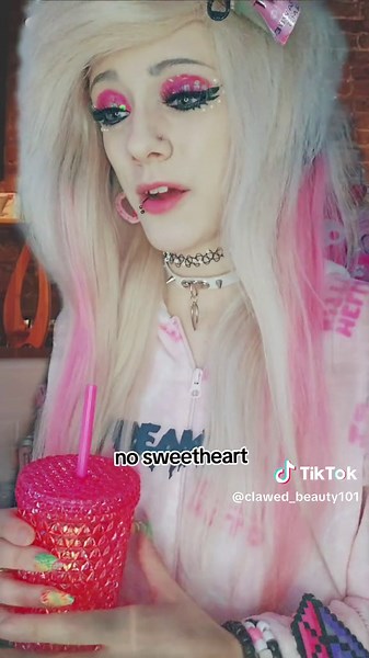 Remember everyone has problems ❤️ Lets try to help them this holiday season #parents #wholesome #tremor