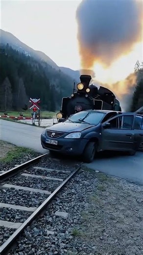 ⚠️ Accident Feroviar: Mocănița distruge mașinile parcate pe calea ferată | Inteligenta Artificiala