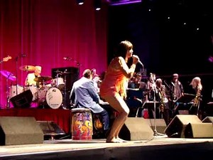 Sandy Shaw Live - Always Something There To Remind Me - Jools Holland Live 2011