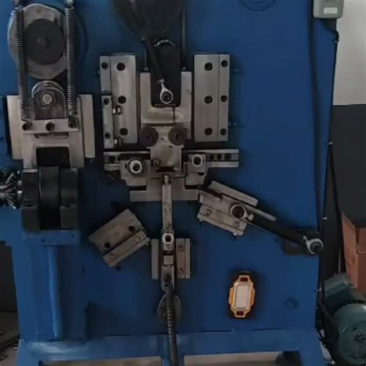 One machine both making PET strap seal and steel strap seal clips