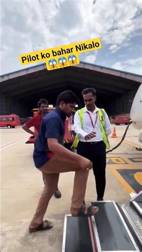 Spicejet flight cancelled After Boarding Chennai to Hyderabad passengers stranded for 3 hrs no food.