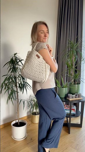 Transform Yarn scraps into beautiful art 🧶 #yarn #yarncraft #yarnlove #yarnlife #diy