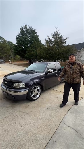 Jose luis on Instagram: "All in a days work 🫵🏽🔥 she’s on the ground ready to go ! @_.fidyyyyyy #ford #fordtruck #fordperformance #fordsofinstagram #lowered #dıy #fixit #builtnotbought #getthejobdone #trucksofinstagram #harleydavidsonwheels"