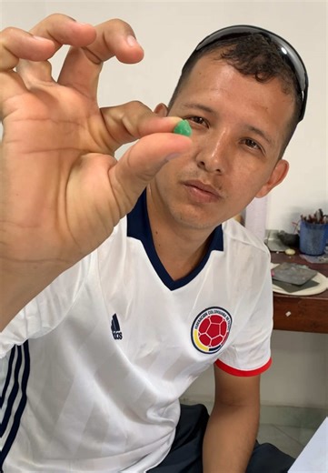 Aprendiendo a Tallar Esmeraldas del Río Minero