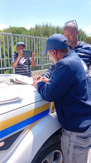 SEPOLESA SA LESOTHO SE NEHELANA KA PAULOSI PATRICK LEKHOOANA HO SEPOLESA SA AFRIKA BOROA | Lesotho Mounted Police Service