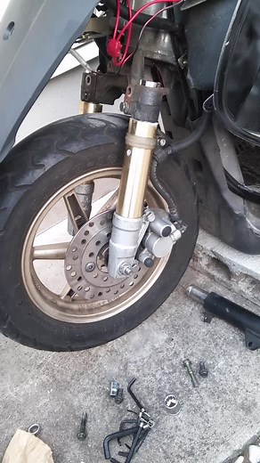 原付スマートディオフロント車高の下げ方とバネ抜き方法