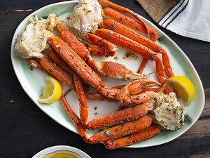 Crab Legs with Garlic Butter Sauce