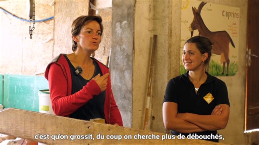 𝗖𝗼𝗺𝗺𝗲𝗻𝘁 𝗮𝗹𝗹𝗶𝗲𝗿 𝘁𝗿𝗮𝘃𝗮𝗶𝗹 𝗮̀ 𝗹𝗮 𝗳𝗲𝗿𝗺𝗲 𝗲𝘁 𝘃𝗶𝗲 𝗽𝗲𝗿𝘀𝗼𝗻𝗻𝗲𝗹𝗹𝗲 ? Laurine et Delphine ont réussi leur pari en reprenant la Chevrerie du Chatelard dans le Vercors. Une belle histoire inspirante. | Isère