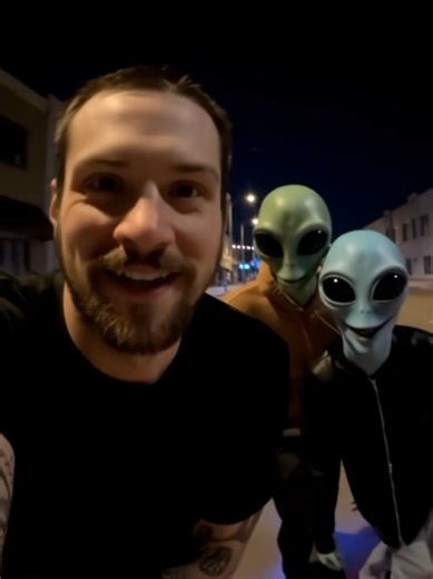 late night skateboarding with my alien friends 😎 👽 #aliensighting #skateboarding #skate #alientok #soraai
