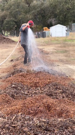9 comments | 離 Moisture Management Tips for Compost Success  Getting...