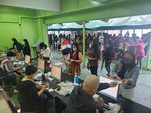 Hong Kong post logs record 64.18% voter turnout despite issues