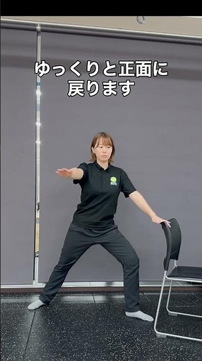 英雄のポーズ 自宅でみつヨガ 立ってのポーズ
