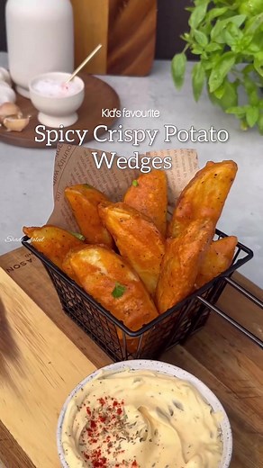 Shadi Faleel (@shadi_faleel) - Would you try this ?? Spicy crispy potatoe wedges !! This is how I make homemade spicy super crispy potato wedges just the way my kids like.. It’s super easy & they love it in their lunch box, evening snack or as a side for their dinner. Try it out & thank me later.. Don’t forget to LIKE, SAVE, SHARE the reel and FOLLOW @shadi_faleel for more easy recipes. You’ll need: 500g of potatoes 1 tbsp of salt (to boil) Water ( to boil the potatoes) For the batter mix 1 cup 