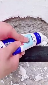 1.7K reactions · 155 shares | Ljušti se zid? 樂 Ili imate puno mrlja, pukotina i dječjih otisaka na njemu?  Izvršite popravke brzo i jeftino s pastom koja ima veliku pokrivnost, otporna je na vodu pa čak i plijesan! ️ Kliknite ovdje https://superzebra.hr/proizvod/carobna-pasta-za-brzi-popravak-zidova-wallfix/?spe=7710i957 | Superzebra | Facebook