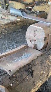 traditional blacksmith, an artist who creates beauty #blacksmith #blacksmithingcommunity #senikerajinan #kerajinantangan #metalworking #metalart #karyaseni #blacksmithing #europa #handmade #forging #anvil | Wendi .