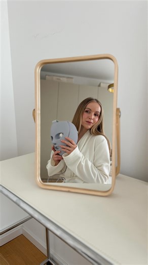 Frances | Fashion, Beauty & Lifestyle Berlin on Instagram: "Anzeige - Getting ready with me! Was in meiner Routine nicht fehlen darf: die Shark CryoGlow LED Maske. Warum ich sie liebe: • Beauty trifft Technologie: entwickelt für die regelmäßige Anwendung zu Hause • Multitasking: kombiniert Rot-, Blau- und Infrarot-LEDs für einen frischer wirkenden Teint • Cooling-Effekt: zwei aktive Cooling Pads sorgen für ein angenehm belebtes Gefühl an der Augenpartie Kein reines Gadget, sondern ein bewusst in