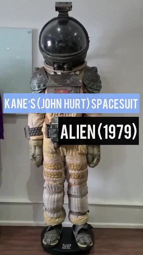 👽 “What’s the matter? The food ain’t that bad..” Alien (1979) Prop Store’s very own Tim Lawes shows us our next spacesuit in our Spacesuit Series - Kane’s (John Hurt) Spacesuit from the Prop Store collection! #Alien #Kane #Xenomorph #Facehugger #JohnHurt #RidleyScott #Spacesuit