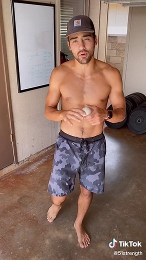 The pre/post run stretch is essential. #running #footpain #personaltrainner #fitness #stretching #hawaii