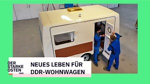 Er ist mehr als 40 Jahre alt - und so sah er auch aus: Der DDR-Wohnanhänger vom Typ Intercamp 355. Doch Azubis eines Karosseriebetriebes aus Meißen haben den historischen Wohnwagen generalüberholt. Davon profitieren sie künftig auch selbst. | Der starke Osten