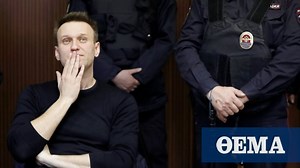 Υπόθεση Ναβάλνι: Χειροπέδες στον αστυνομικό που διέρρευσε πληροφορίες για τη δηλητηρίαση