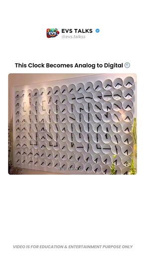 This Clock Literally Rebuilds Itself Every Minute 😍⏰