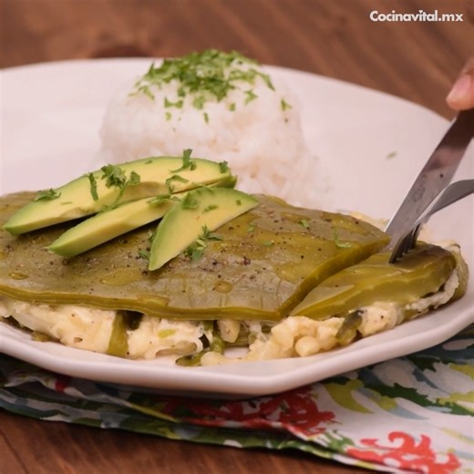 El chile poblano es lo mejor de la cocina mexicana, ¡así que no te pierdas estas deliciosas recetas! 🍲✨ | Cocina Vital