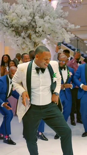 My husband found a way to get the crowd on their feet before he removed the garter! #onelegchallenge #blacklove #blackweddings Song by @Jay Hover