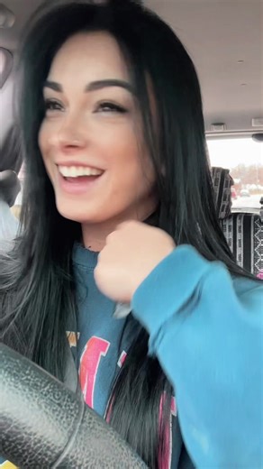 🤪besties i didn’t cut my hair but i FINALLY DID MY NAILS, obvi Coraline Blue 😆 (not actual name just what i call it hehe) —— #heeyitslil #fyp #alt #xyzbca #vibes