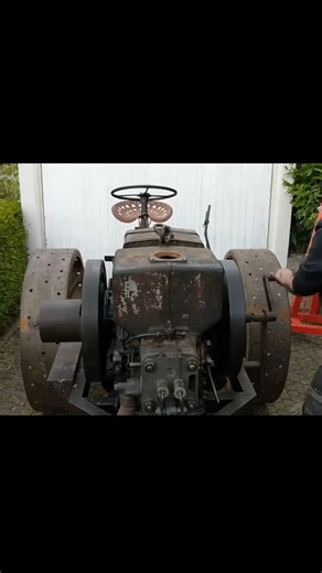 2.4K views · 1.8K reactions | Starten eines fast 80 Jahre alten Kramers mit tollem Ventilspiel #Kramer #traktor #schlepper #trecker #trekker #tractor #trattore #tracteur #oldtimer #landtechnik #agriculture #farming #farmlife #oldtractor #antiquetractor #tractorantiguo #vintagetractor #veterantraktor #トラクター #جرار زراعى# #拖拉机 | Hondabadsinger | Facebook