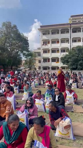 श्रद्धेय धर्मगुरु छोईकी निमा रिन्पोछे ज्यूको प्रमुख आतिथ्यतामा Shenpen Malaysia 🇲🇾 र Shenpen Nepal🇳🇵को संयुक्त वार्षिक कार्यक्रममा ७०० दिर्शटिबिन तथा असक्षम परिवारहरुलाई राहत वितरण कार्यक्रम सम्पन्न गरियो। | David Mugum