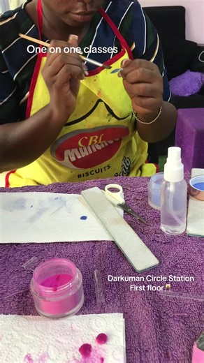 Ignore the dampen dish🤣🤣. Focus on the class. Hands on praticals assured🥂. Locate us at Darkuman Circle Station, on the first floor. 🥂🥂💕 @Miss Fyn 💞 ##fyp #students #nailclass #nailartist #nailtech #darkumannailtech #nailtutorial