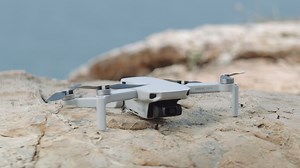 Take breathtaking photos and videos that will impress your friends and family with ease using the DJI Mavic Mini's pre-programmed QuickShots. Discover more at http://bit.ly/DJI-Mavic-Mini | DJI
