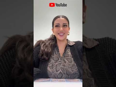 BEAUTIFUL GIRL LIVES AT THE OFFICE WHILE WORKING ON HER COMPUTER💻👀