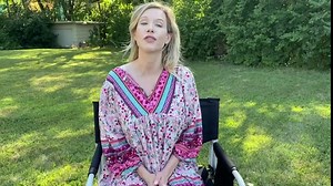 AQNIEGEP Makeup Artist Chair for Makeup Artist Directors Chair Tall 41'' Seat Height with Side Table Cup Holder Foot Support Storage Bags 400 lbs Load