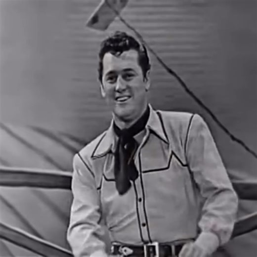 The Broadway Enthusiast on Instagram: "Happy heavenly birthday, Gordon MacRae. 🤠(1921-1986) #gordonmacrae #birthday #ohwhatabeautifulmornin #oklahomamusical #1954 #rodgersandhammerstein #richardrodgers #oscarhammersteinII #broadway #broadwaymusical #musicals #musicalfilm"