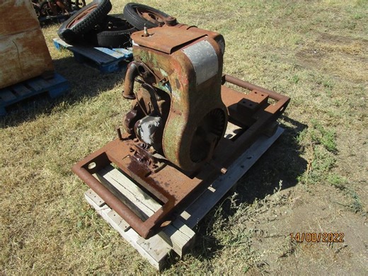 Wisconsin 1 Cylinder Hand Crank Engine | Collector Cars
