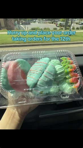 Candy fruit or chocolate covered fruit made with extremely high-quality products taking orders for the 12th and 13th place your order now 🍭🩵🍫 #c#creatorsearchinsights1#1000likesontiktokh#highqualityt#treatboxn#nc